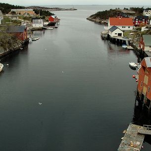 A LITTLE VILLAGE AT THE NORWEGIAN COAST II