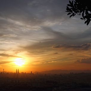 Dan Esok Akan Menjelma Fajar Yang Baru