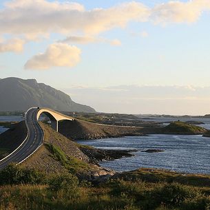 Do you like to  drive trough beautiful scenery on excellent roads? Try Atlantic Road bridge Norway!