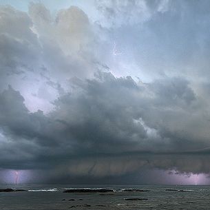 [Explore] Storm 