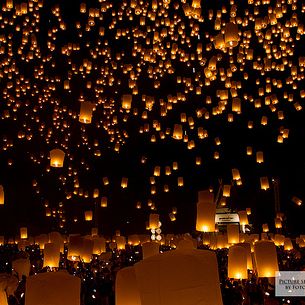 Meer von Laternen - Yee Peng - Yi Peng Festival